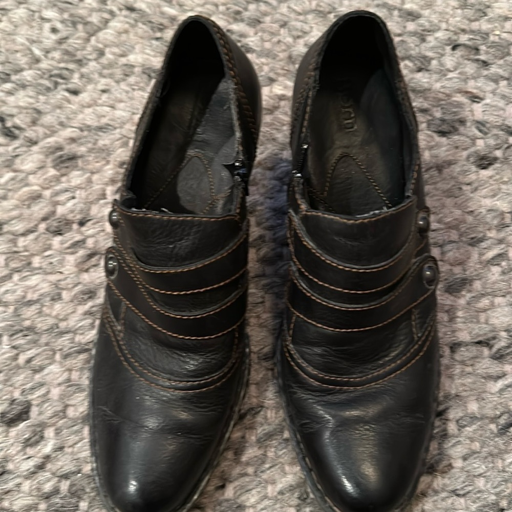 Ladies Black Born shoes, size 9